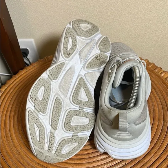 Hoka Bondi 8 Light Gray and Peach Running Shoes size 9.5 D