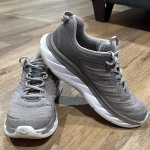 Hoka One One AKASA Size 8 Gray and White Athletic Shoes with Modern Silhouette