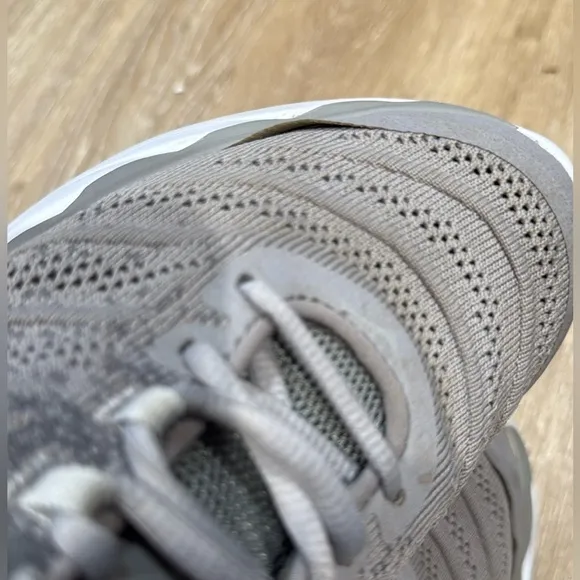 Hoka One One AKASA Size 8 Gray and White Athletic Shoes with Modern Silhouette