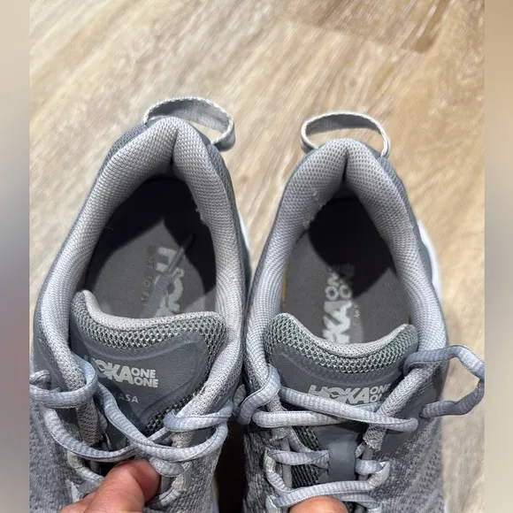 Hoka One One AKASA Size 8 Gray and White Athletic Shoes with Modern Silhouette