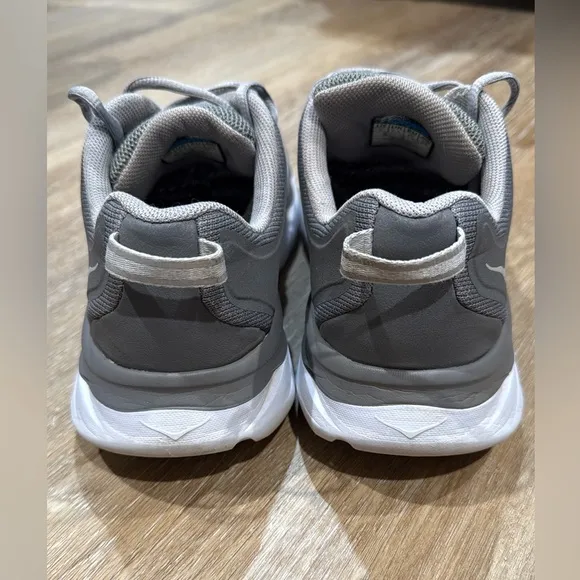 Hoka One One AKASA Size 8 Gray and White Athletic Shoes with Modern Silhouette