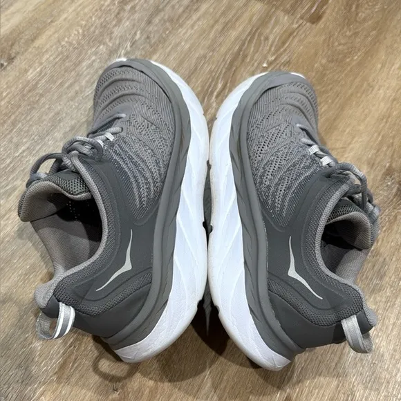Hoka One One AKASA Size 8 Gray and White Athletic Shoes with Modern Silhouette