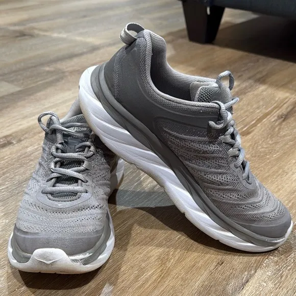 Hoka One One AKASA Size 8 Gray and White Athletic Shoes with Modern Silhouette