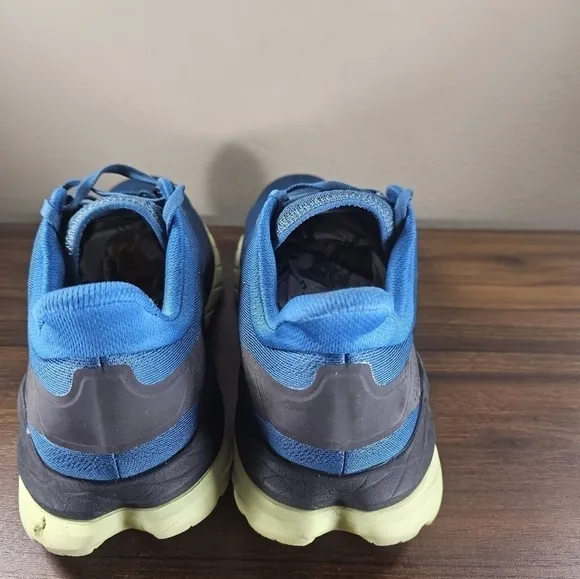 Hoka One One Mach 4 Running Shoes Men's Size 11.5 Dit have a little tear inside
