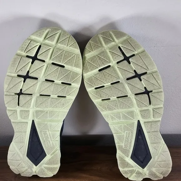 Hoka One One Mach 4 Running Shoes Men's Size 11.5 Dit have a little tear inside