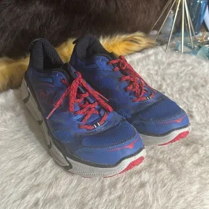 Hoka shoes 10.5 (700)