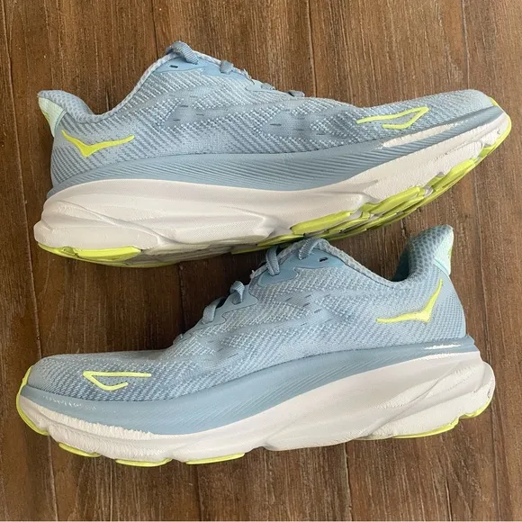 Hoka Women’s Clifton 9 Women’s Sz 8 Blue Pink Running Shoes Athletic Trainers