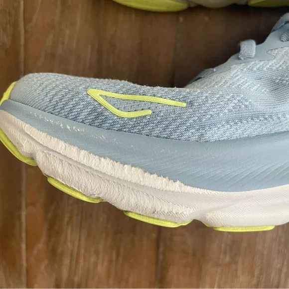 Hoka Women’s Clifton 9 Women’s Sz 8 Blue Pink Running Shoes Athletic Trainers