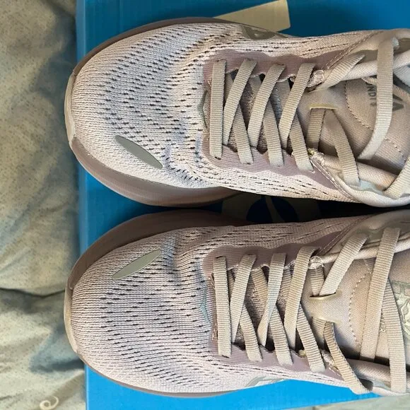 Hokas Bondi 8 Light Purple Running Shoes