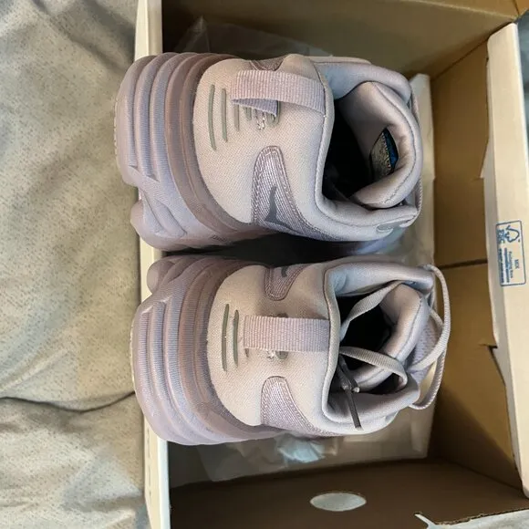 Hokas Bondi 8 Light Purple Running Shoes