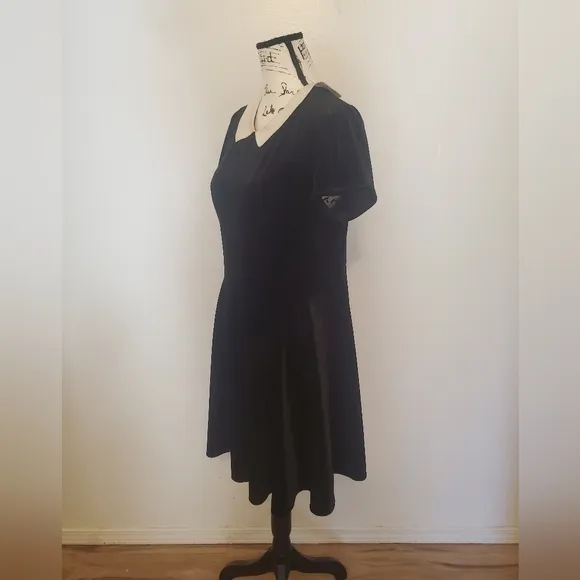 Hot Topic | Black Stretch Velvet White Collar Wednesday Adams Costume Dress - XL