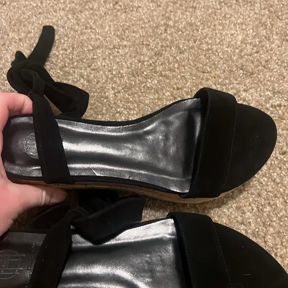 House of Harlow 1960 Joey Sandals Size‎ 8.5