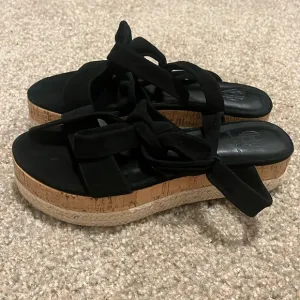 House of Harlow 1960 Joey Sandals Size‎ 8.5