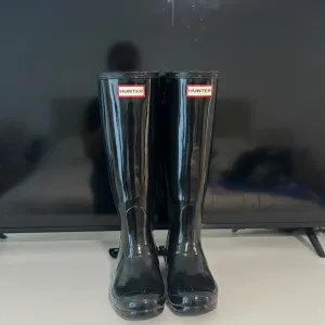 Hunter Glossy Black Rain Boots