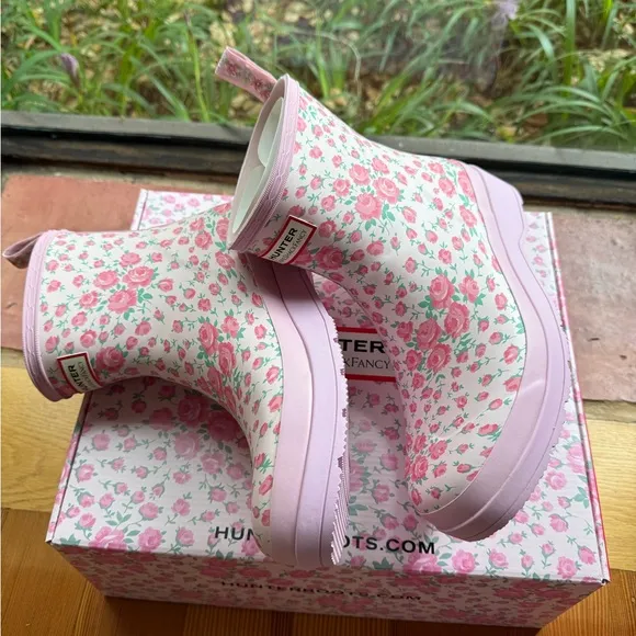 Hunter x LoveShackFancy Womens Play Rain Boot Pink Floral Rose Heart Size 9 NWT
