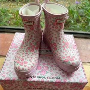 Hunter x LoveShackFancy Womens Play Rain Boot Pink Floral Rose Heart Size 9 NWT