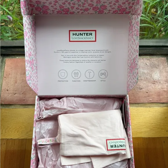 Hunter x LoveShackFancy Womens Play Rain Boot Pink Floral Rose Heart Size 9 NWT
