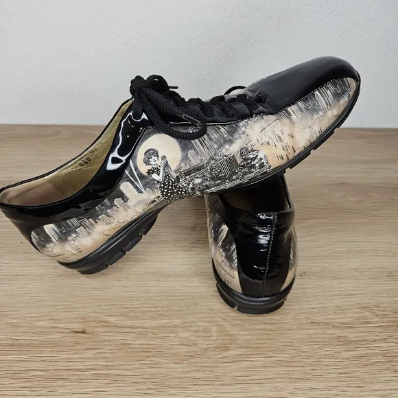 Icon Wearable Art Vintage Woman Lace Up Sneakers, Size 8.5
