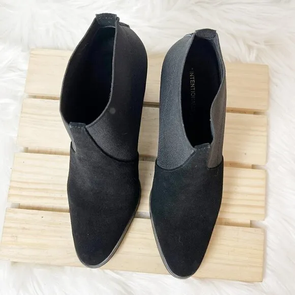 Intentionally Blank Black Round Heel Suede Ankle Boots Booties Women's Size 7