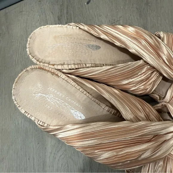 Jeffrey Campbell x Free Peoplee Sandals Pleated Knot in Metallic Pink