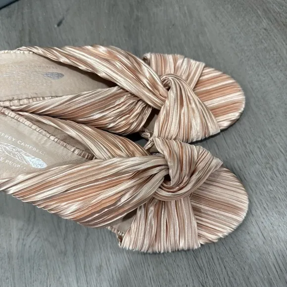 Jeffrey Campbell x Free Peoplee Sandals Pleated Knot in Metallic Pink