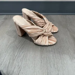 Jeffrey Campbell x Free Peoplee Sandals Pleated Knot in Metallic Pink
