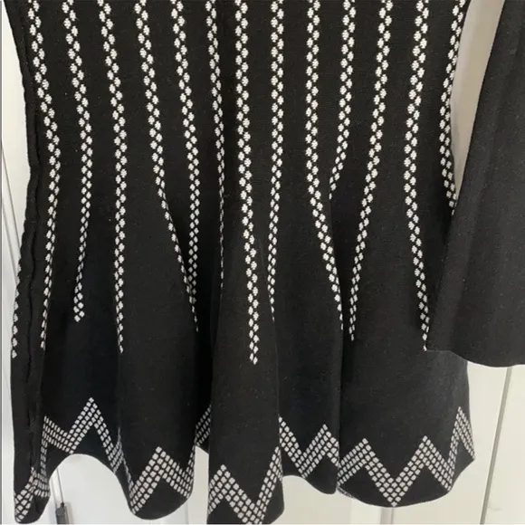 🖤🤍JOA Los Angeles Black fine knit long sleeve dress🖤🤍
