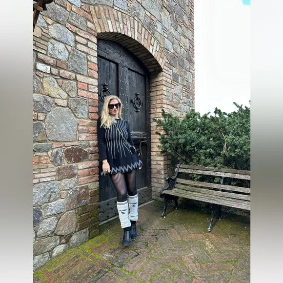 🖤🤍JOA Los Angeles Black fine knit long sleeve dress🖤🤍