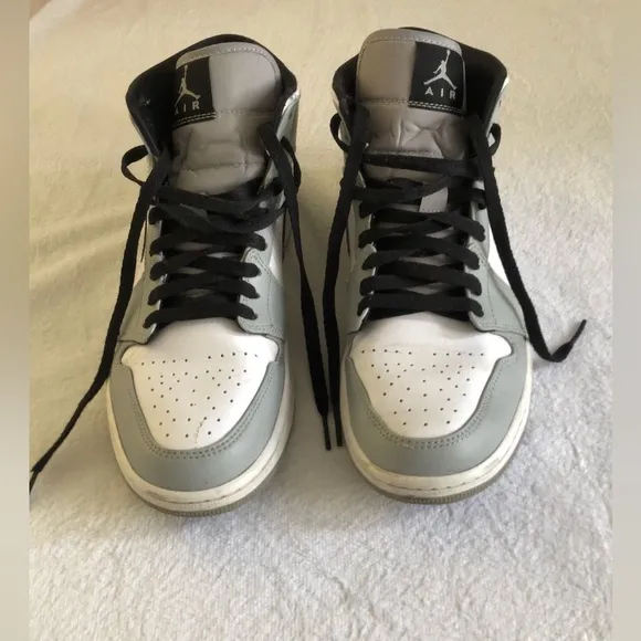 Jordan 1 Mid - Light Smoke Grey