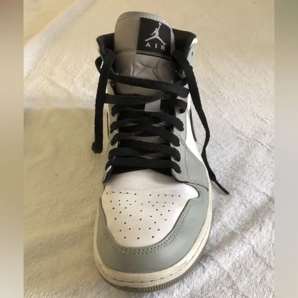 Jordan 1 Mid - Light Smoke Grey