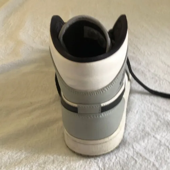 Jordan 1 Mid - Light Smoke Grey