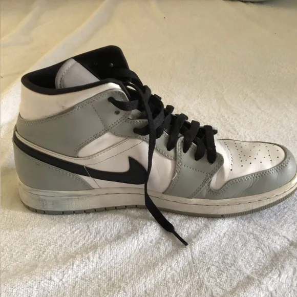 Jordan 1 Mid - Light Smoke Grey