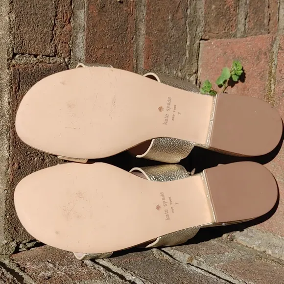 Kate Spade Gold Metallic Scallop Fetty Sandals Size 7 (2324)