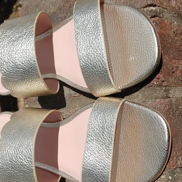 Kate Spade Gold Metallic Scallop Fetty Sandals Size 7 (2324)
