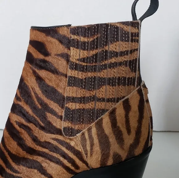 KENNETH Cole WEST SIDE POINTED TOE TIGER BOOTIES