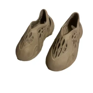 Kids Yeezy Adidas, Yeezy Foam Runners Sulphur Size 12k