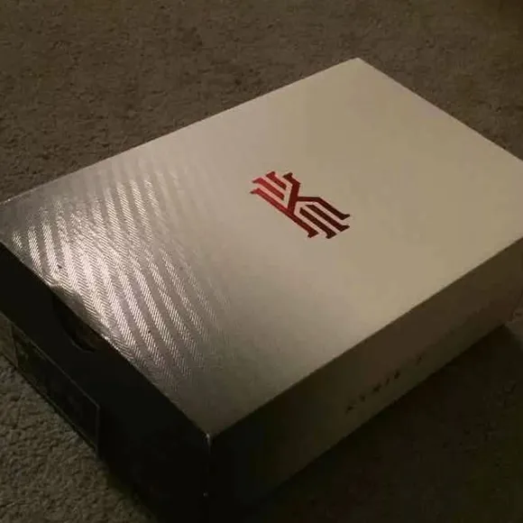 Kyrie 1 WHITE DOVE GREY INFRARED