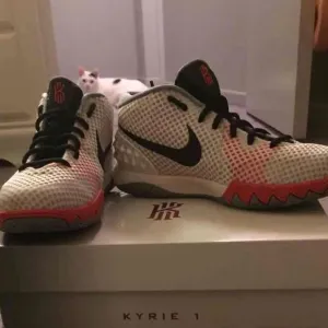 Kyrie 1 WHITE DOVE GREY INFRARED