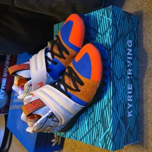 Kyrie Irving S1 Hybrid &quot;What The&quot; shoes (Slightly used, Box Included)