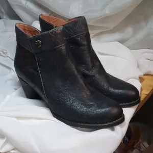 L 'artiste by spring step ankle boots size 39