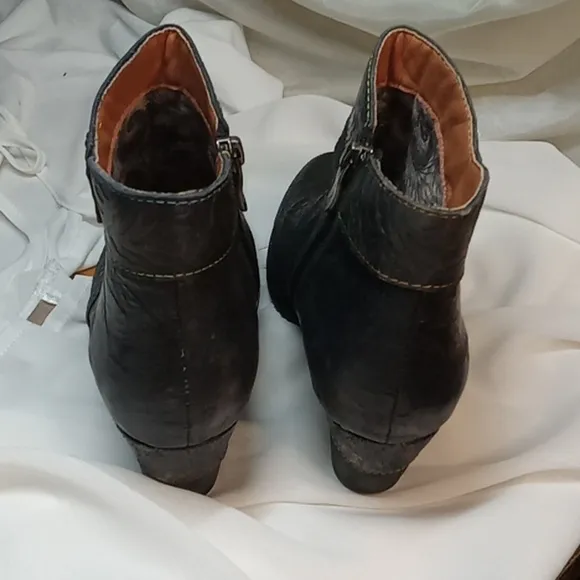 L 'artiste by spring step ankle boots size 39