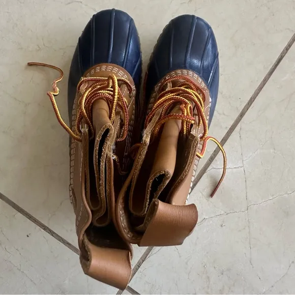 L. L. Bean women’s NEW weather proof duck boots size 6