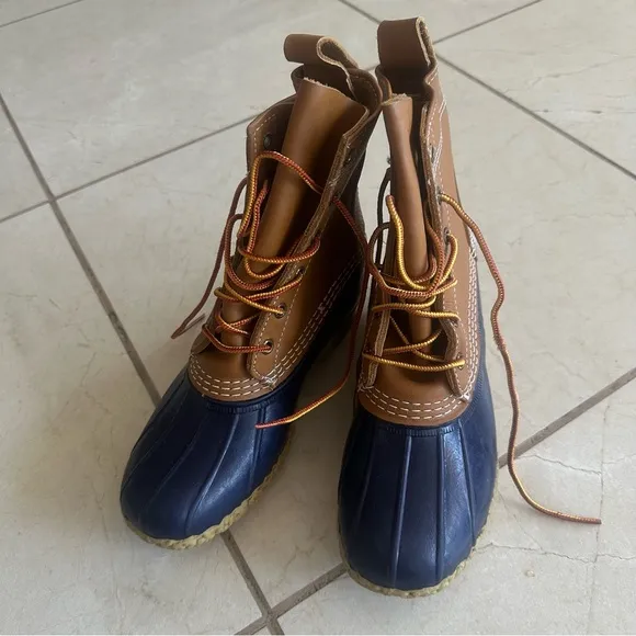 L. L. Bean women’s NEW weather proof duck boots size 6