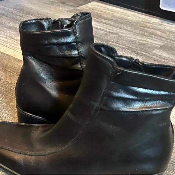 La Canadienne Black Square Toe Leather Bootie Boots Faux Fur Lined size 8.5