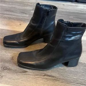 La Canadienne Black Square Toe Leather Bootie Boots Faux Fur Lined size 8.5