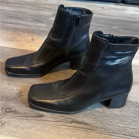 La Canadienne Black Square Toe Leather Bootie Boots Faux Fur Lined size 8.5