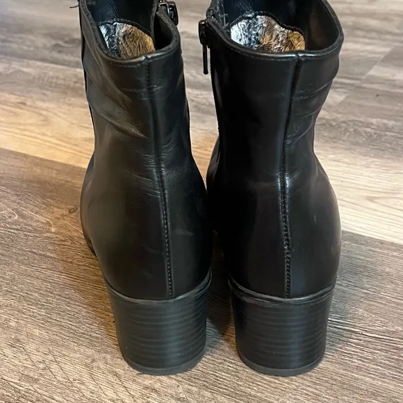 La Canadienne Black Square Toe Leather Bootie Boots Faux Fur Lined size 8.5