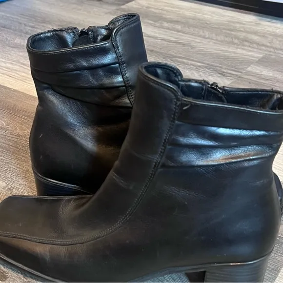 La Canadienne Black Square Toe Leather Bootie Boots Faux Fur Lined size 8.5