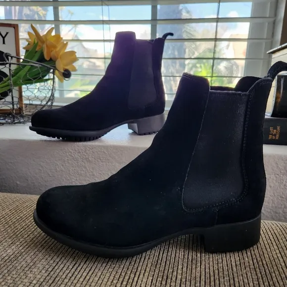 La Canadienne Connor Boots Womens Size 6 Black Leather Chelsea Waterproof ($400 