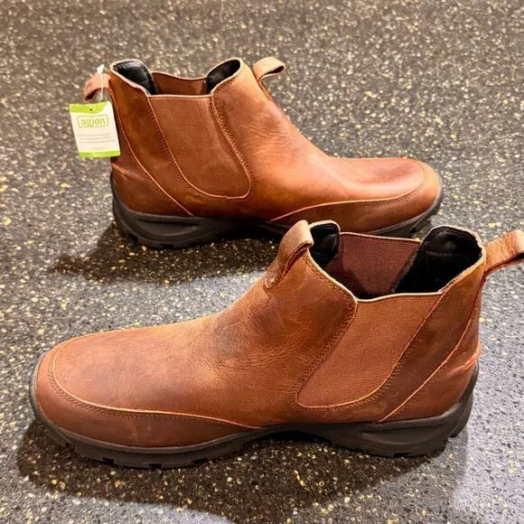 Lands End All Weather Brown oiled Leather Chelsea Boots. Size 11.5D.